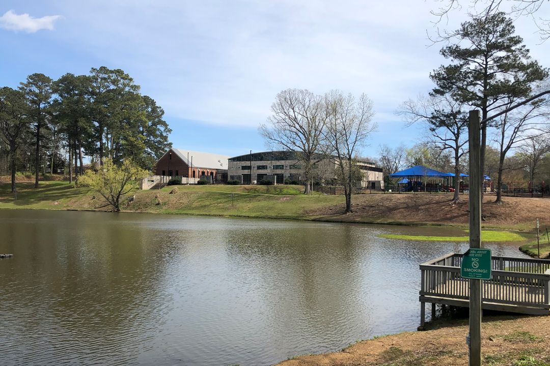 Memorial Park - Jasper, Alabama - scenic walking trail, pond, natatorium, splash pad, family fun - Walker County Chamber of Commerce